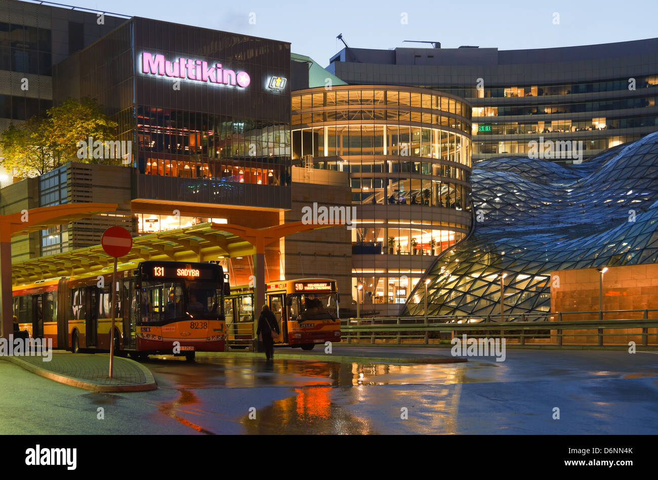 Varsovie, Pologne, la station de bus et un centre commercial Golden Terrasses Banque D'Images