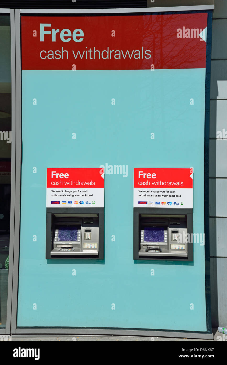 Distributeur automatique de billets de banque HSBC, Oxford Street, West End, London, Greater London, Angleterre, Royaume-Uni Banque D'Images