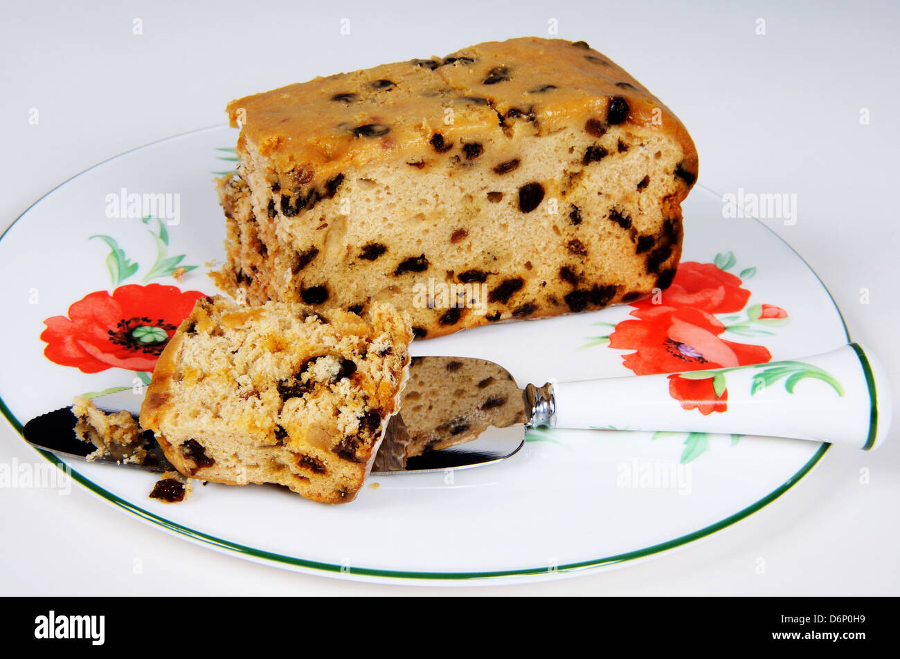 Sultana Biscuit Sur Une Plaque Avec Un Couteau A Gateau Photo Stock Alamy
