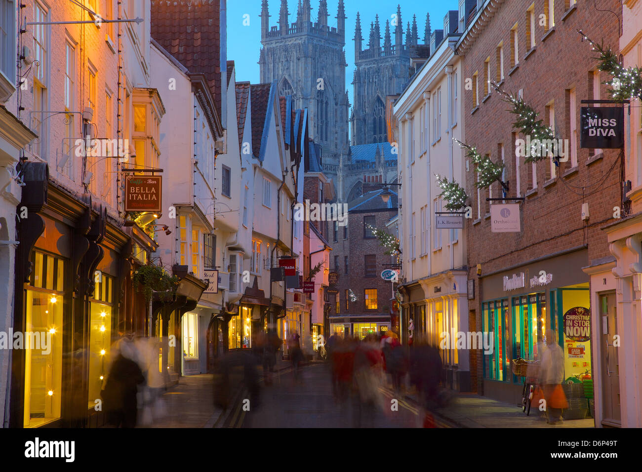 Colliergate et York Minster à Noël, York, Yorkshire, Angleterre, Royaume-Uni, Europe Banque D'Images