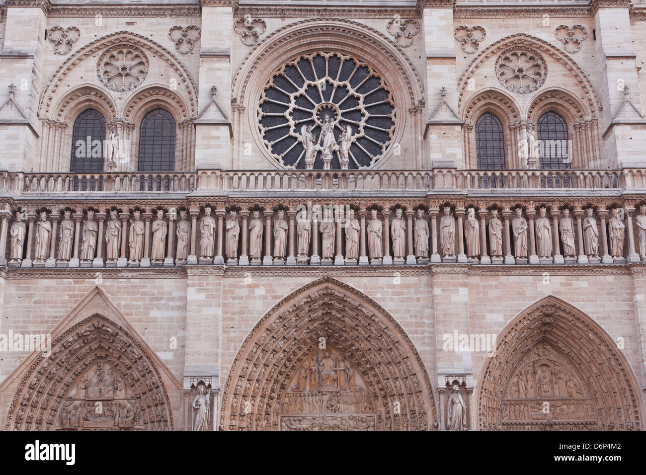 La façade de la cathédrale Notre Dame de Paris, Paris, France, Europe Photo Stock Alamy