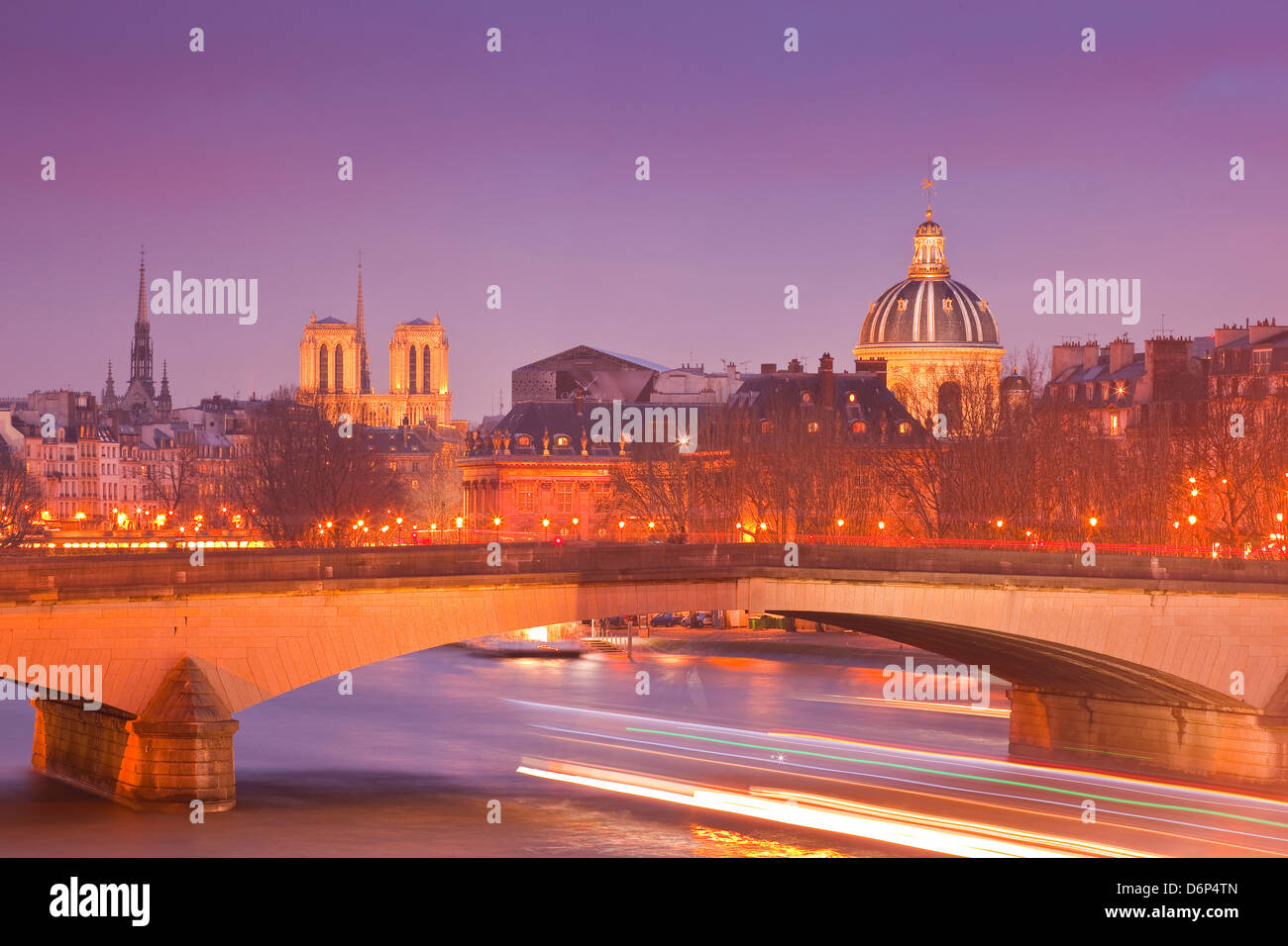 La ville de Paris au crépuscule, Paris, France, Europe Banque D'Images