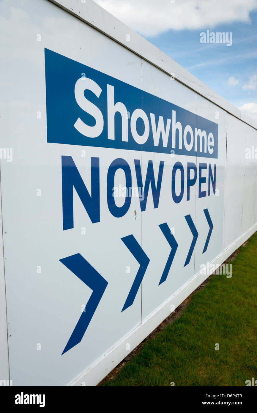 Showhome signe ouvert au développement de nouveaux logements à un Kneighton Trumpington Cambridge UK Banque D'Images
