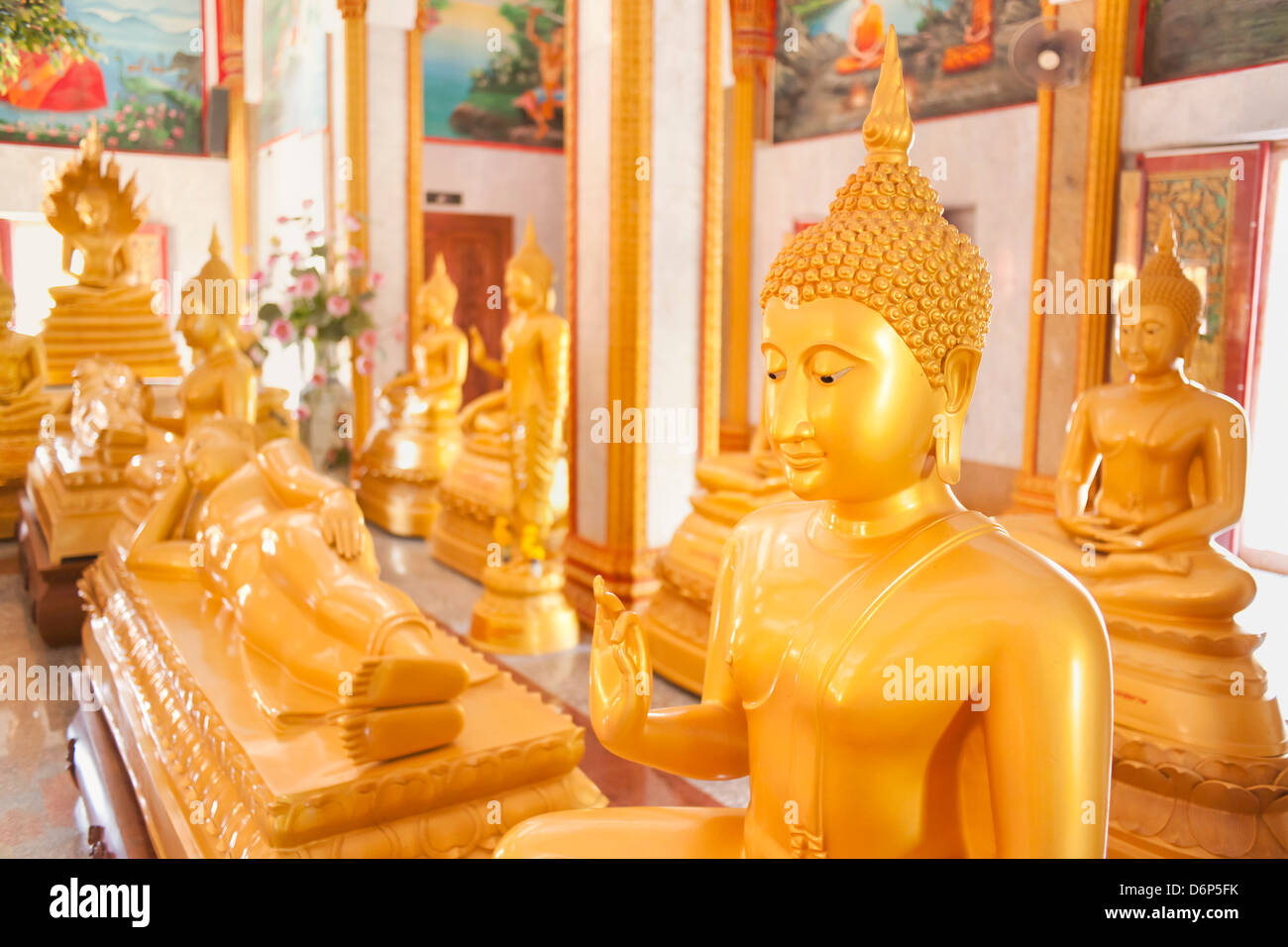 Statues, Karon Beach, Temple bouddhiste, l'île de Phuket, Phuket, Thaïlande, Asie du Sud, Asie Banque D'Images