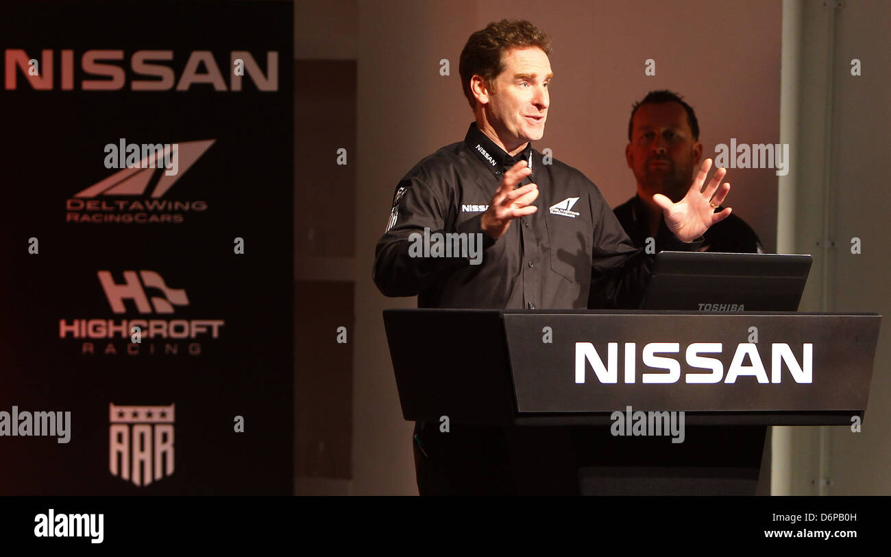 Ben Bowlby, concepteur de l'DetlaWing parle de la conception Nissan DeltaWing racer dévoilé - Photocall - Londres, Angleterre Banque D'Images