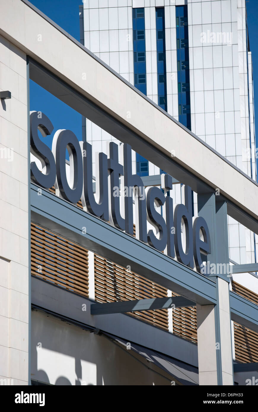 Détail montrant l'extérieur nom de southside, un complexe commercial et de loisirs dans le sud-ouest de Wandsworth, Londres, Angleterre Banque D'Images