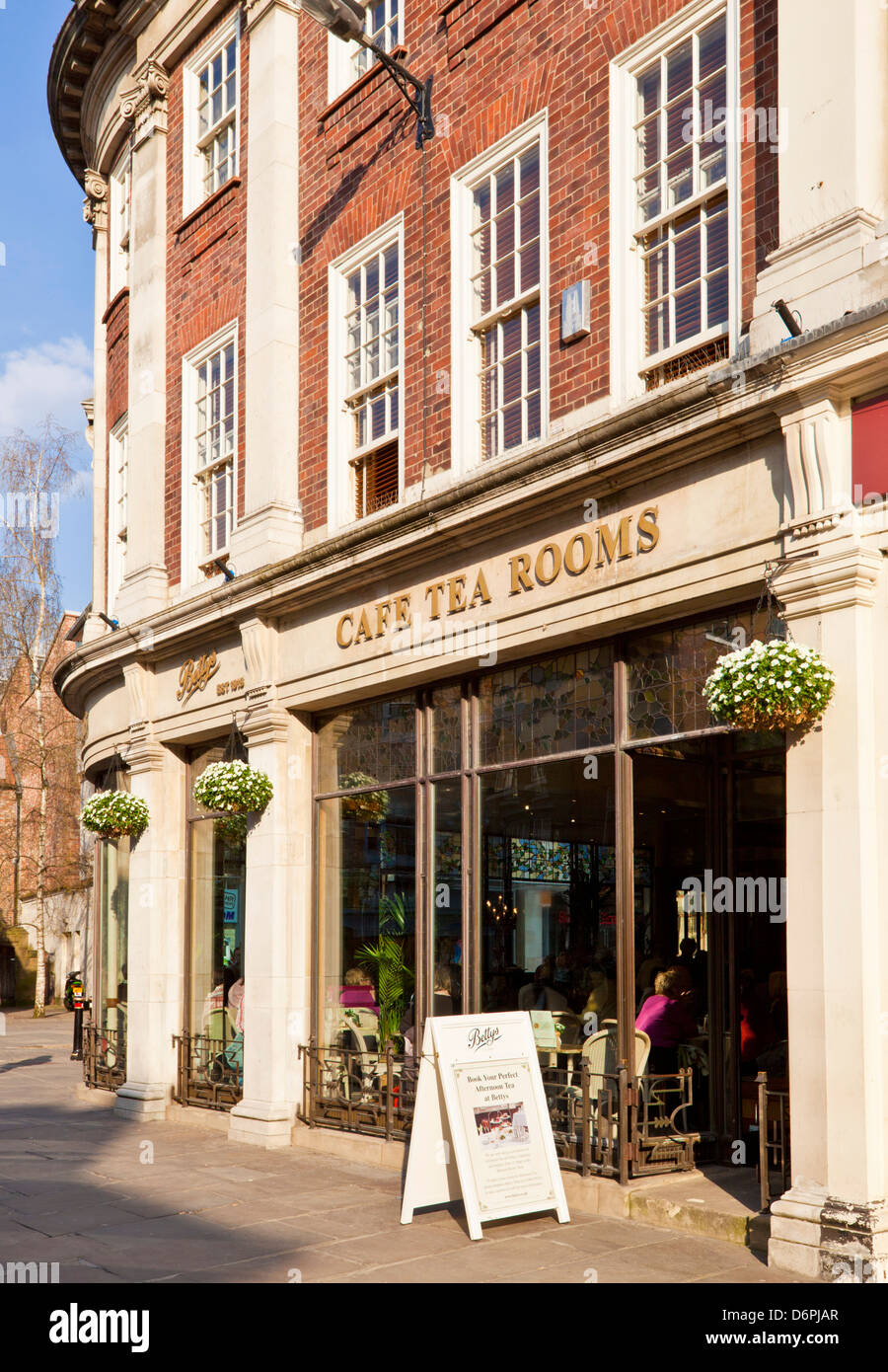Salon de thé Betty's St Helens Square City Centre York North Yorkshire England UK GB EU Europe Banque D'Images