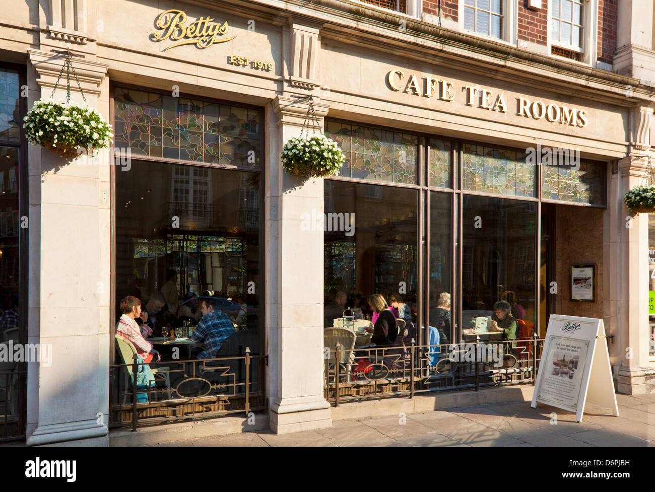 Salon de thé Betty's St Helens Square City Centre York North Yorkshire England UK GB EU Europe Banque D'Images