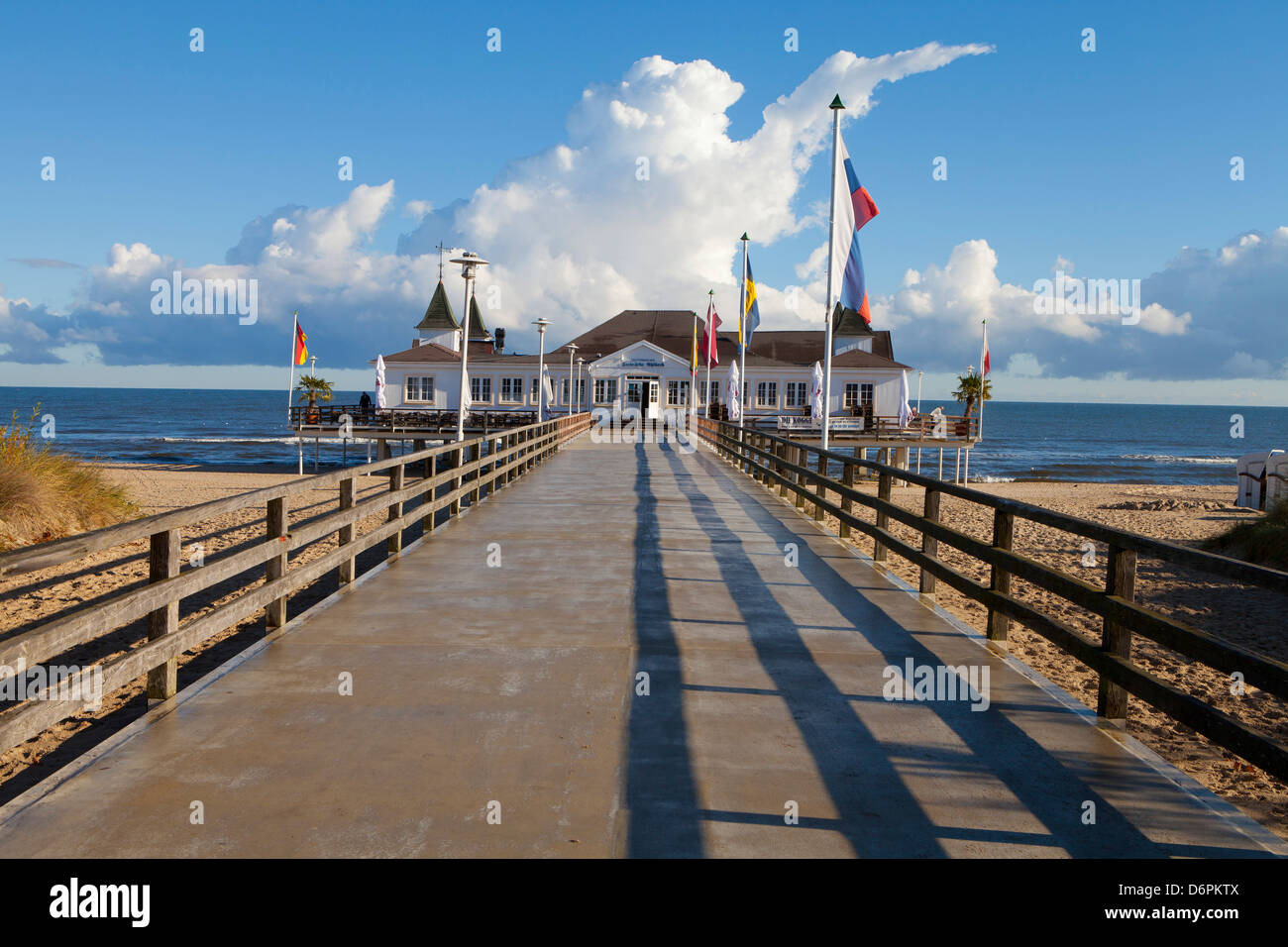 Historique Pier à Ahlbeck sur l'île d'Usedom, côte de la mer Baltique, Mecklenburg-Vorpommern, Allemagne, Europe Banque D'Images