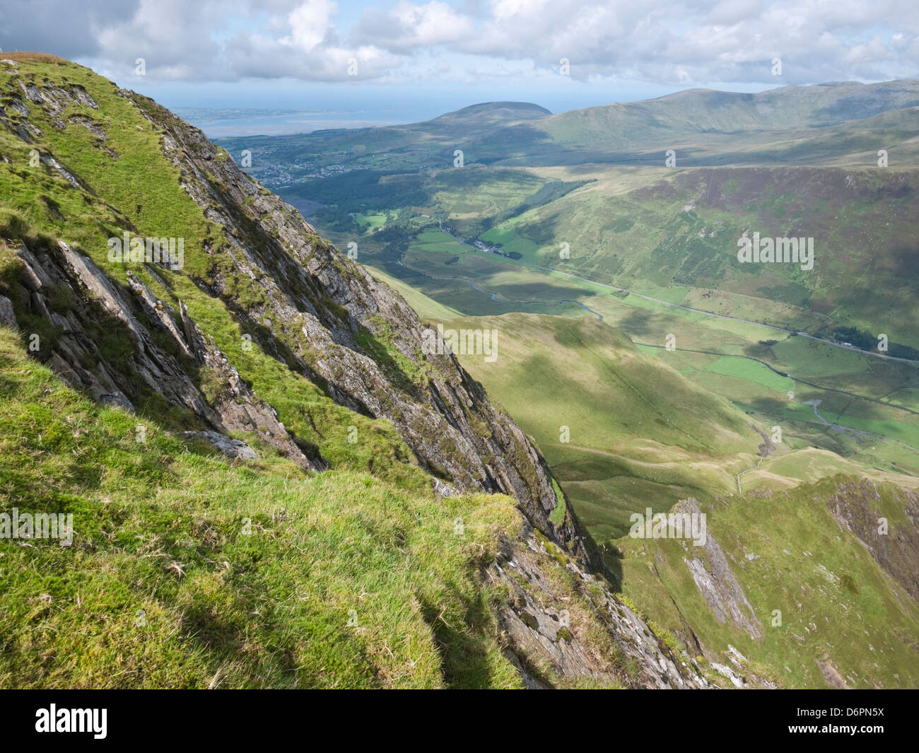 L'infâme an Esgair ridge sur Foel-goch, donnant sur la vallée glaciaire Nant Ffrancon dans Y Glyderau, Snowdonia, le Nord du Pays de Galles Banque D'Images
