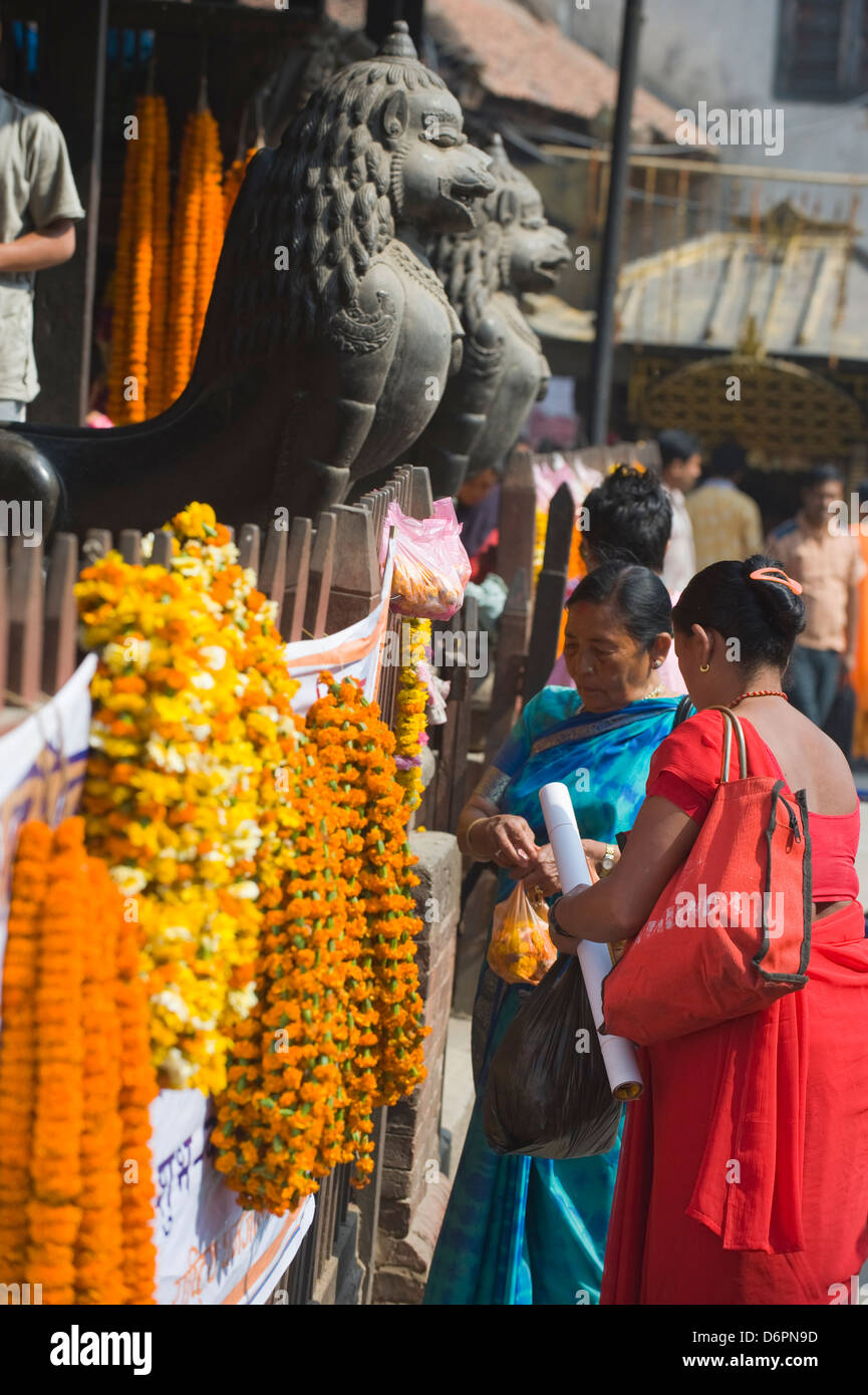 Gardien du temple de statues dans Durbar Square, Katmandou, Népal, Asie Banque D'Images