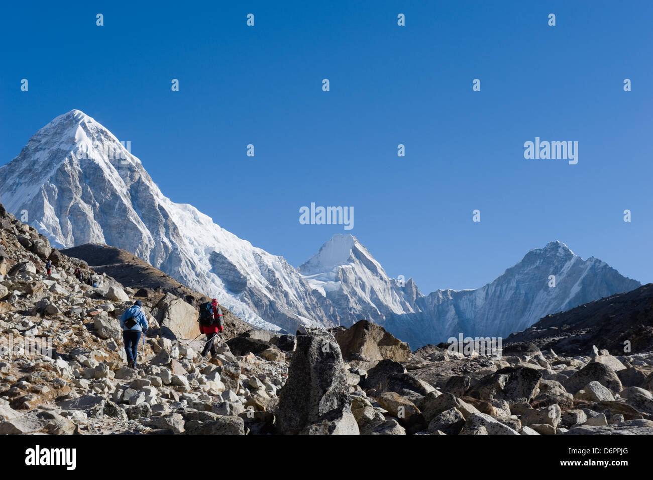 Pumori (7165m), Région de l'Everest Solu Khumbu, parc national de Sagarmatha, Himalaya, Népal, Asie Banque D'Images