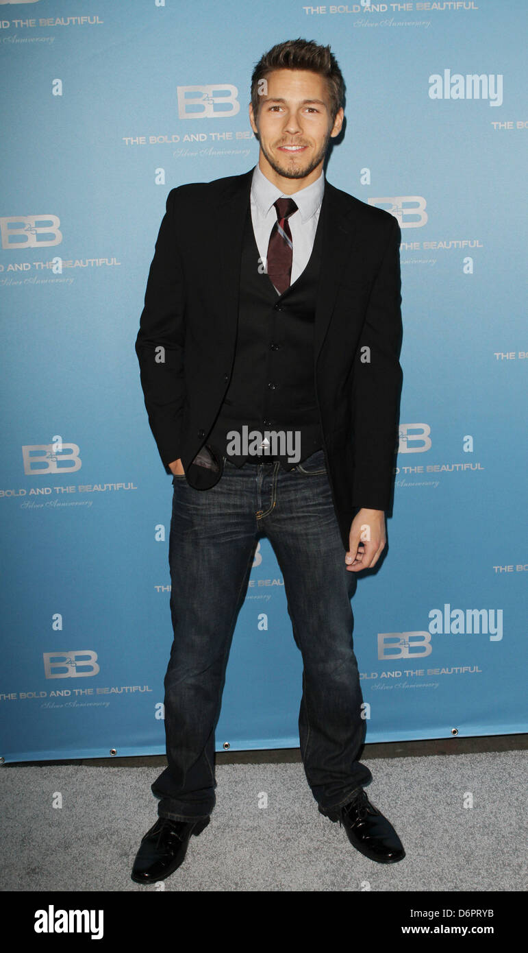 Scott Clifton 25e Anniversaire D Argent Pour La Societe Canadienne Du Sang Gloire Et Beaute Tenue A Hill Street Los Angeles Californie Photo Stock Alamy Scott Clifton 25e Anniversaire D Argent Pour La Societe Canadienne Du Sang Gloire Et Beaute Tenue A Hill Street Los Angeles Californie Photo Stock Alamy
