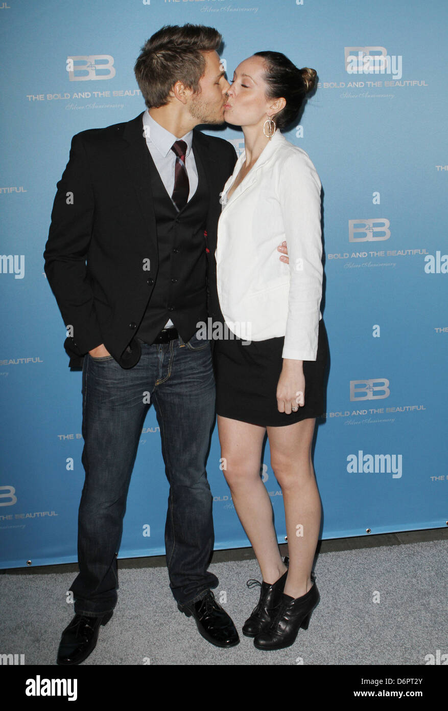 Scott Clifton et fiancée Nicole Lampson 25e anniversaire d'ARGENT POUR LA SOCIÉTÉ CANADIENNE DU SANG' 'Gloire et Beauté' tenue à Hill Banque D'Images