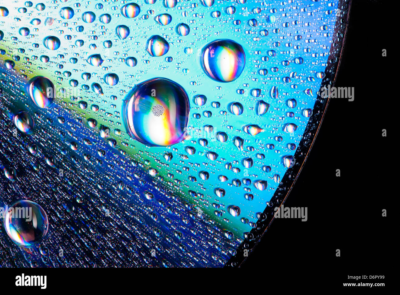 Close up de gouttelettes d'eau sur un cd, dvd disque Banque D'Images