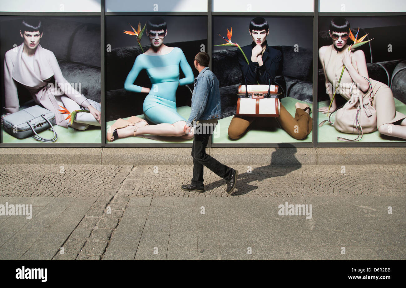 Wroclaw, Pologne, la publicité de la marque italienne Max Mara, au centre-ville Banque D'Images