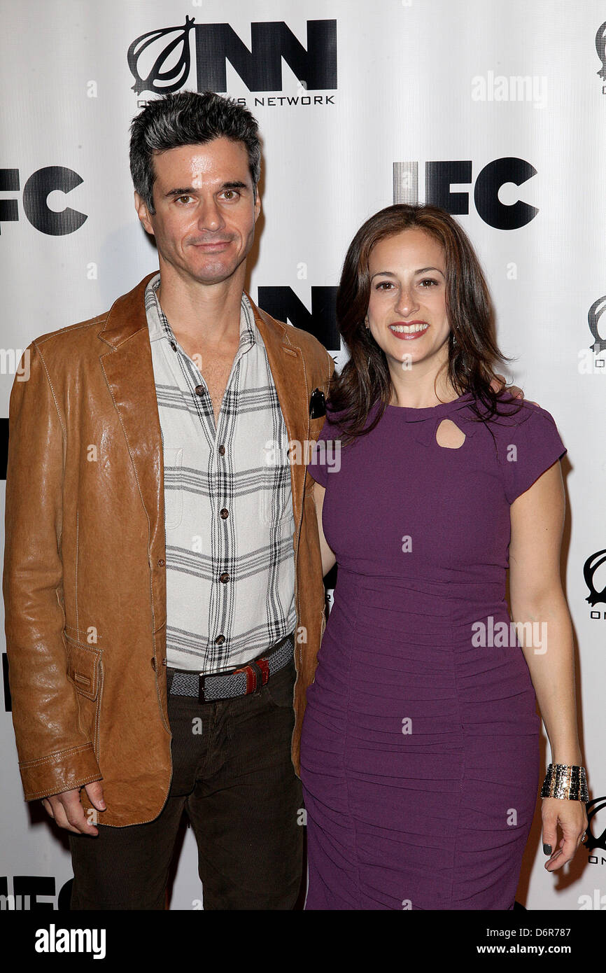 La SFI, producteurs exécutifs, Evan Shapiro, Jennifer Caserta SFI en 'Onion News Network' Saison 2 premiere événement au nouveau Musée Banque D'Images