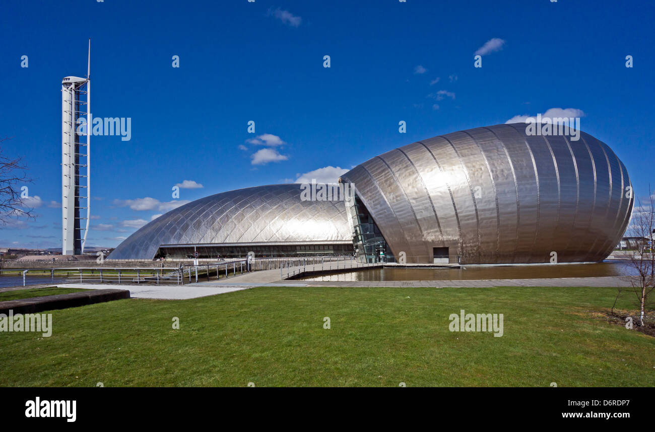 Tour de Glasgow, Glasgow Science Centre et Théâtre Imax au Prince's Dock sur la rivière Clyde à Glasgow en Écosse Banque D'Images