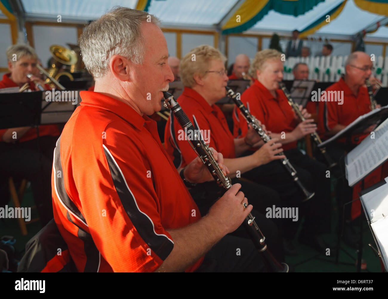 Holdorf, Allemagne, qui Schuetzenfest Meire Grove band en visite de Meire Grove, USA, joue sur Banque D'Images