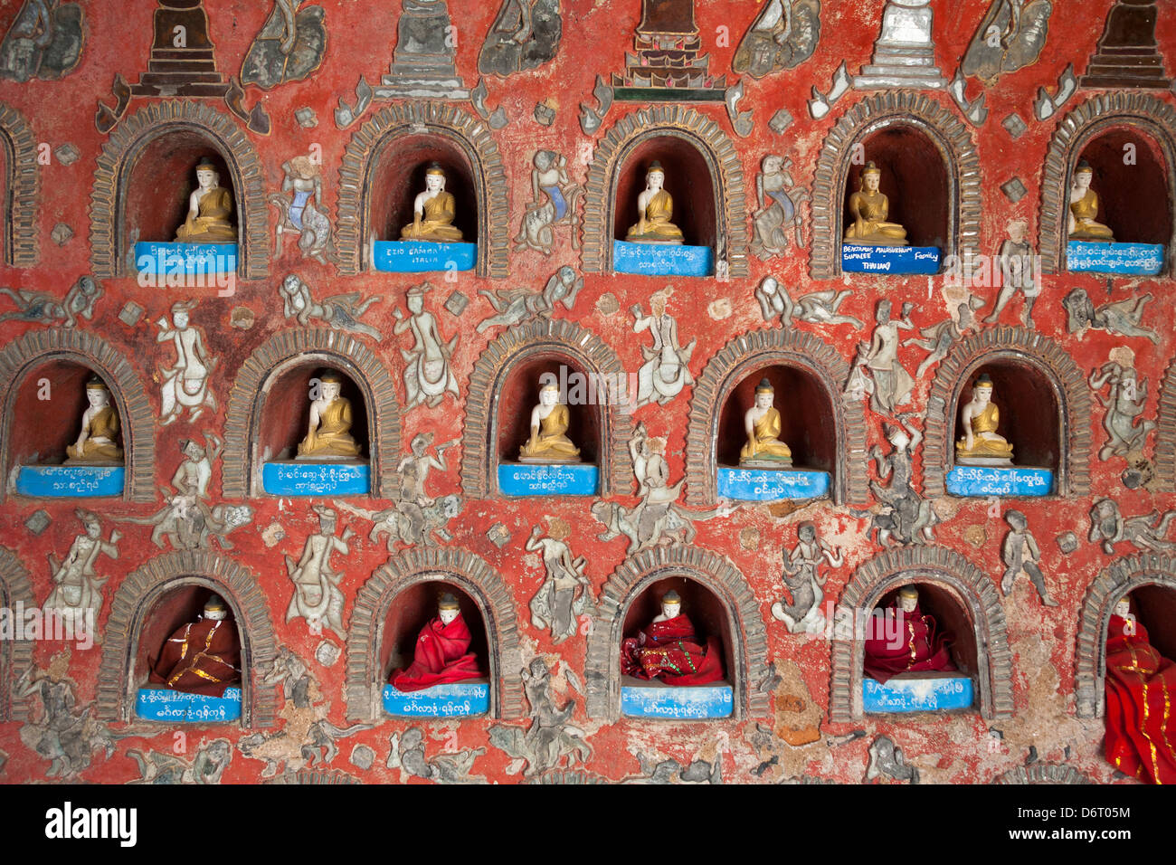 Mur à Shwe Yan Pyay Monastère, également connu sous le nom de Monastère Shwe Yaunghwe, Nyaung Shwe, l'État de Shan, Myanmar (Birmanie), Banque D'Images