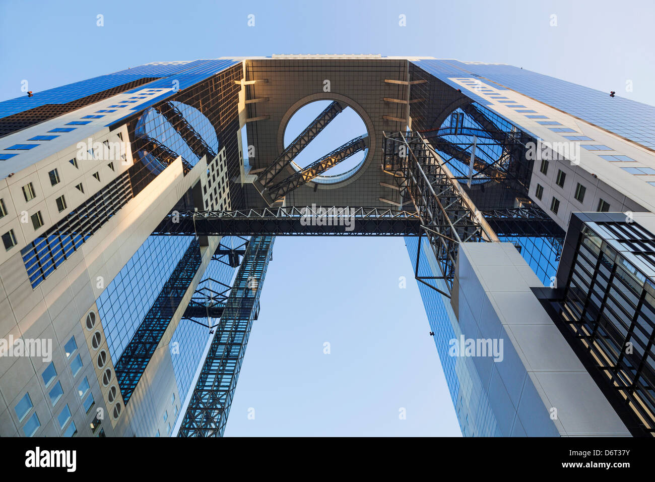 Le Japon, Honshu, Kansai, Osaka, Umeda, gratte-ciel Umeda et le jardin suspendu Banque D'Images