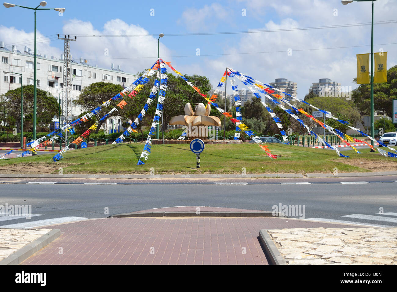 A l'entour, décoré pour le jour de l'indépendance d'Israël. Ashkelon, Israël. Banque D'Images