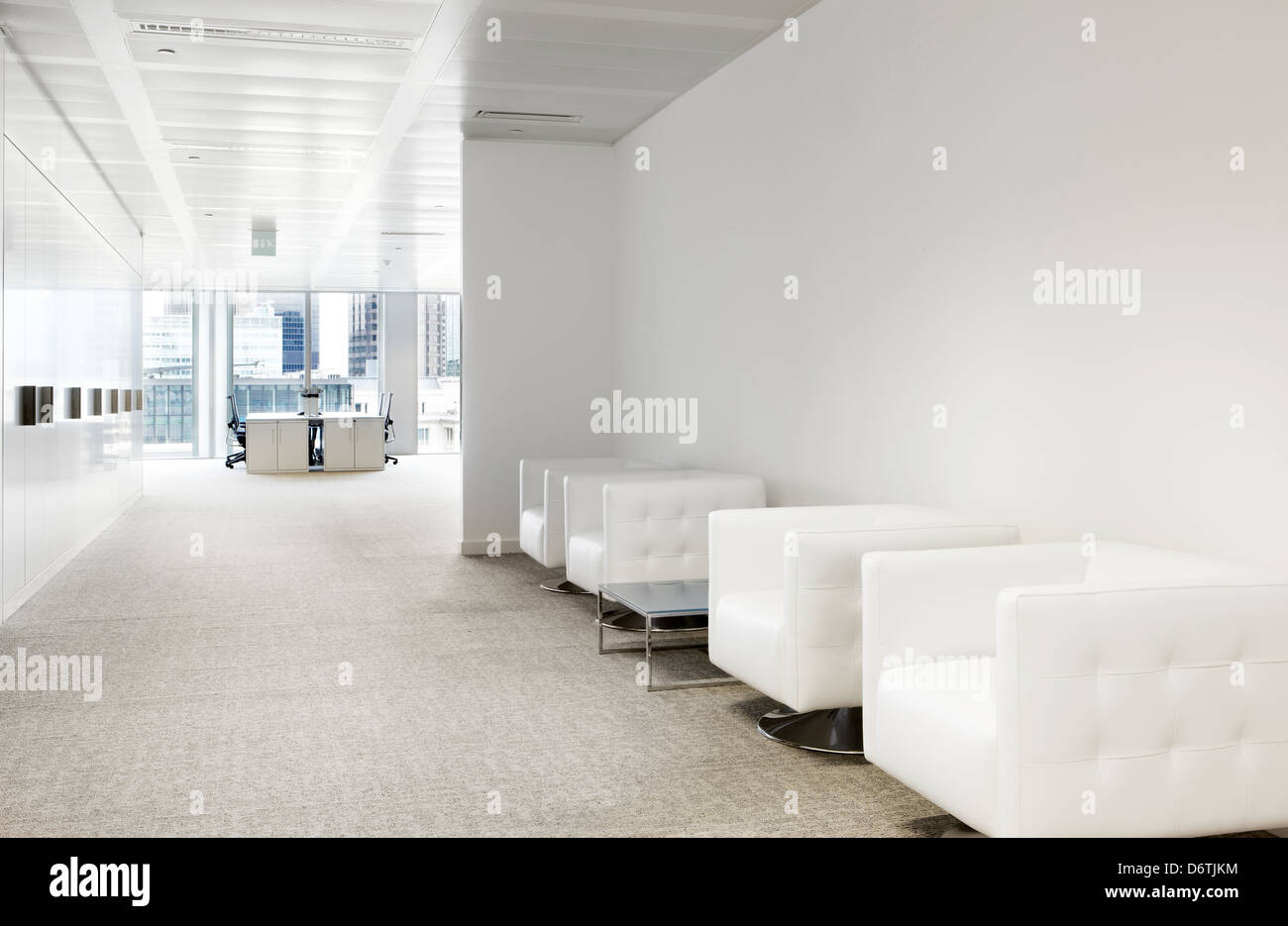 White Cube de sièges en cuir Meubles de salle d'attente Banque D'Images