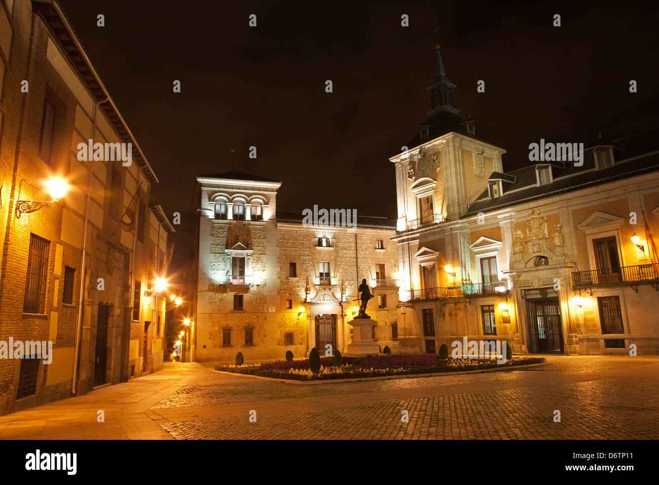 Madrid - Plaza de la Villa dans la nuit Banque D'Images