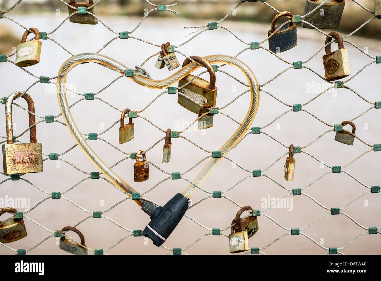 Écluses, y compris une forme de coeur sur la rivière de clôture au-dessus de Gossip en Israël Banque D'Images
