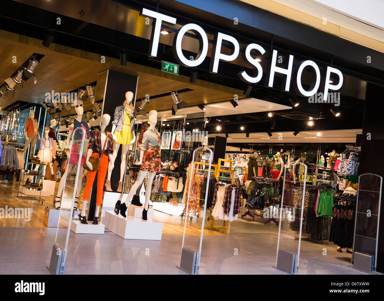 Topshop magasin au site Metrocenter Photo Stock - Alamy