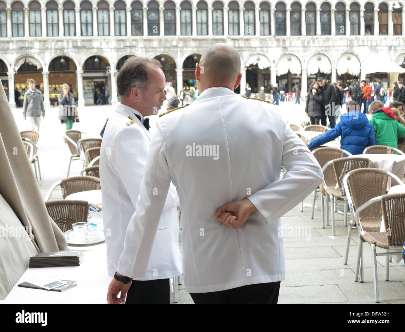 En face de l'hôtellerie Café Florian au Marcus place Saint-Marc à Venise - Italie. Banque D'Images