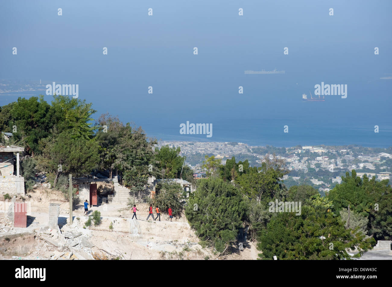 Dégâts causés par le séisme de janvier 2010, dans les bidonvilles de Port-au-Prince, Haïti, Caraïbes Banque D'Images