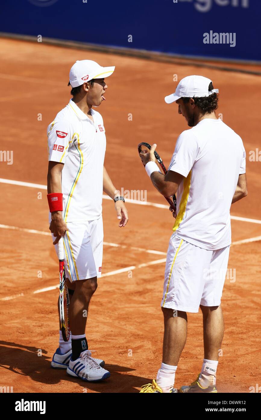 (L-R) Kei Nishikori (JPN), Juan Monaco (ARG), le 22 avril 2013 - Tennis : Kei Nishikiori du Japon et Juan Monaco de Argentino au cours de match de double de l'Open Banc Sabadell Barcelone tournoi de tennis au club de tennis à Barcelone, Espagne, 22 avril 2013. (Photo de bla) Banque D'Images