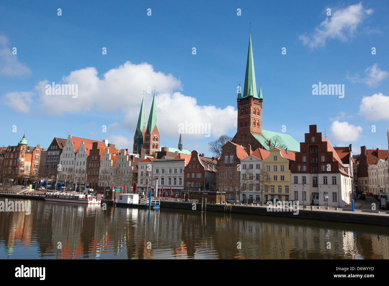 Centre de Lübeck, Schleswig-Holstein, Allemagne, sur la rivière Trave. Banque D'Images