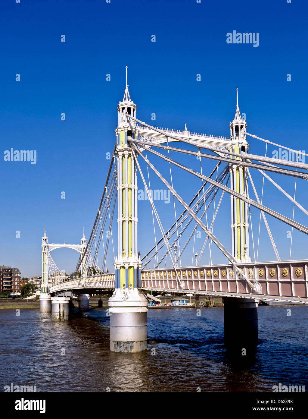 8514. Albert Bridge & River Thames, London, UK Banque D'Images