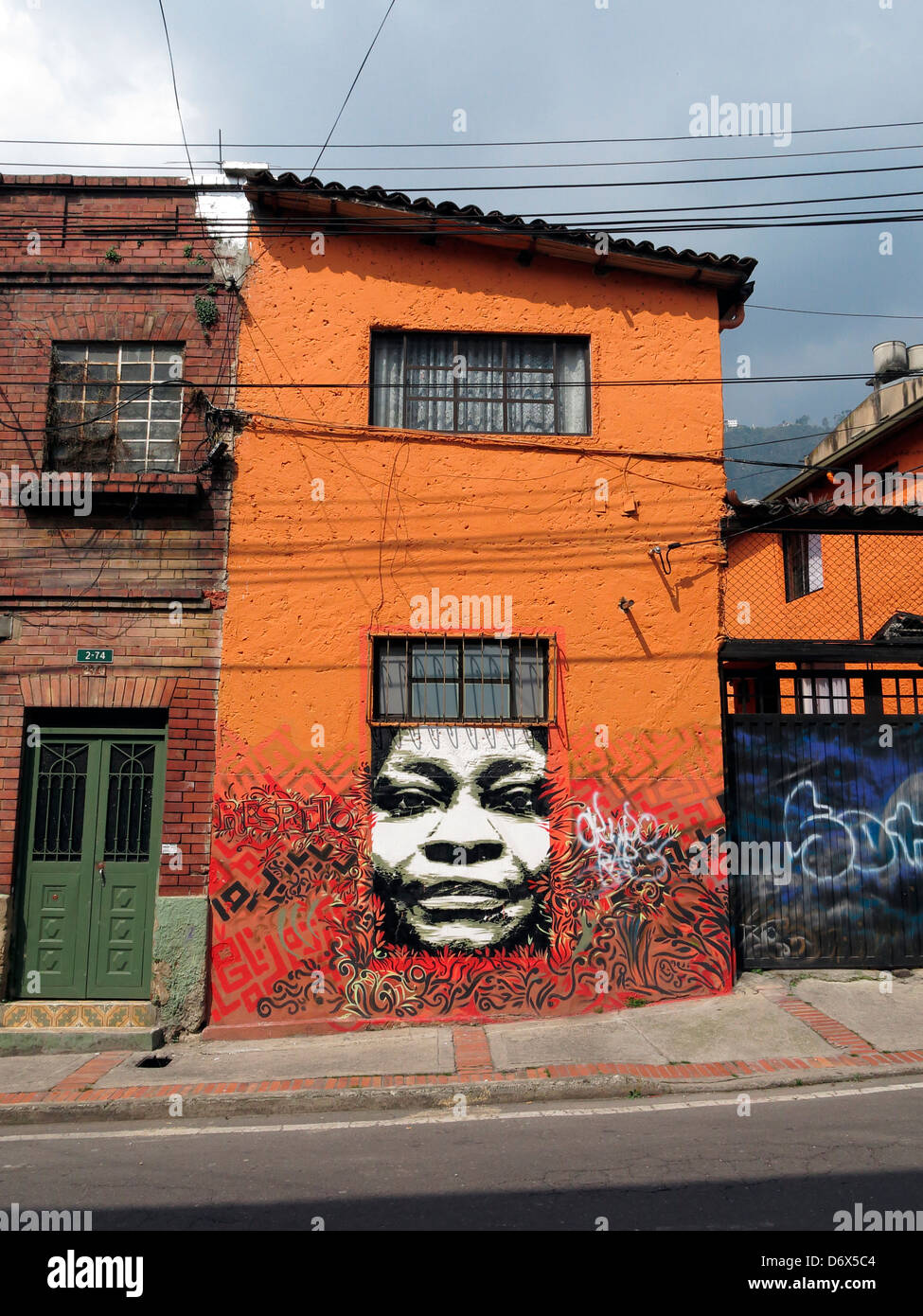 Street art mural sur le côté du bâtiment à Bogota, Colombie. Banque D'Images
