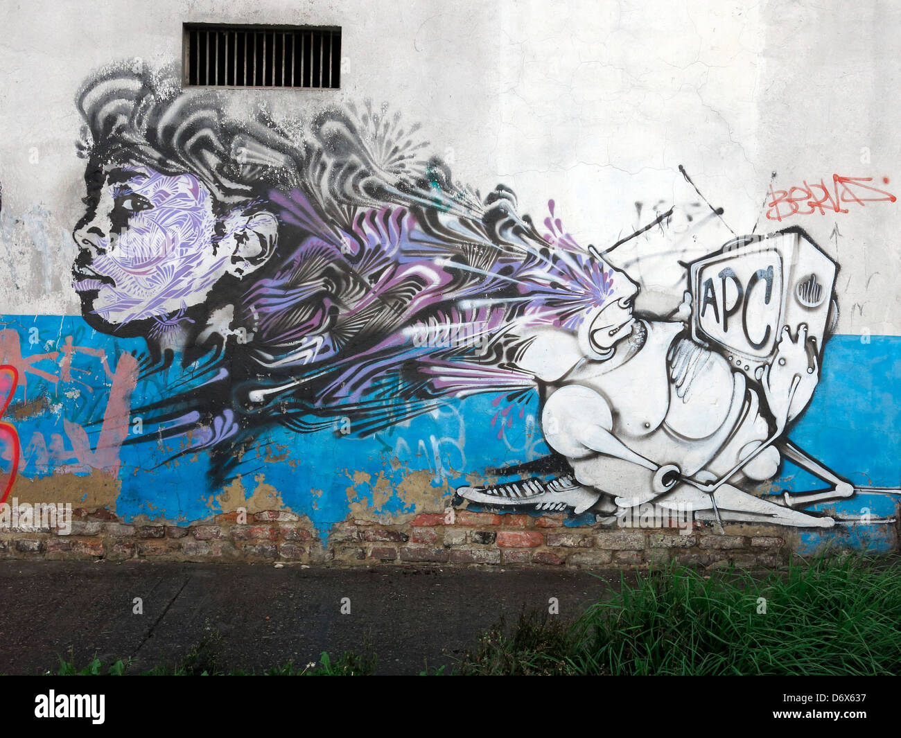 Fantasy résumé street art graffiti sur side à Bogota, Colombie. Banque D'Images