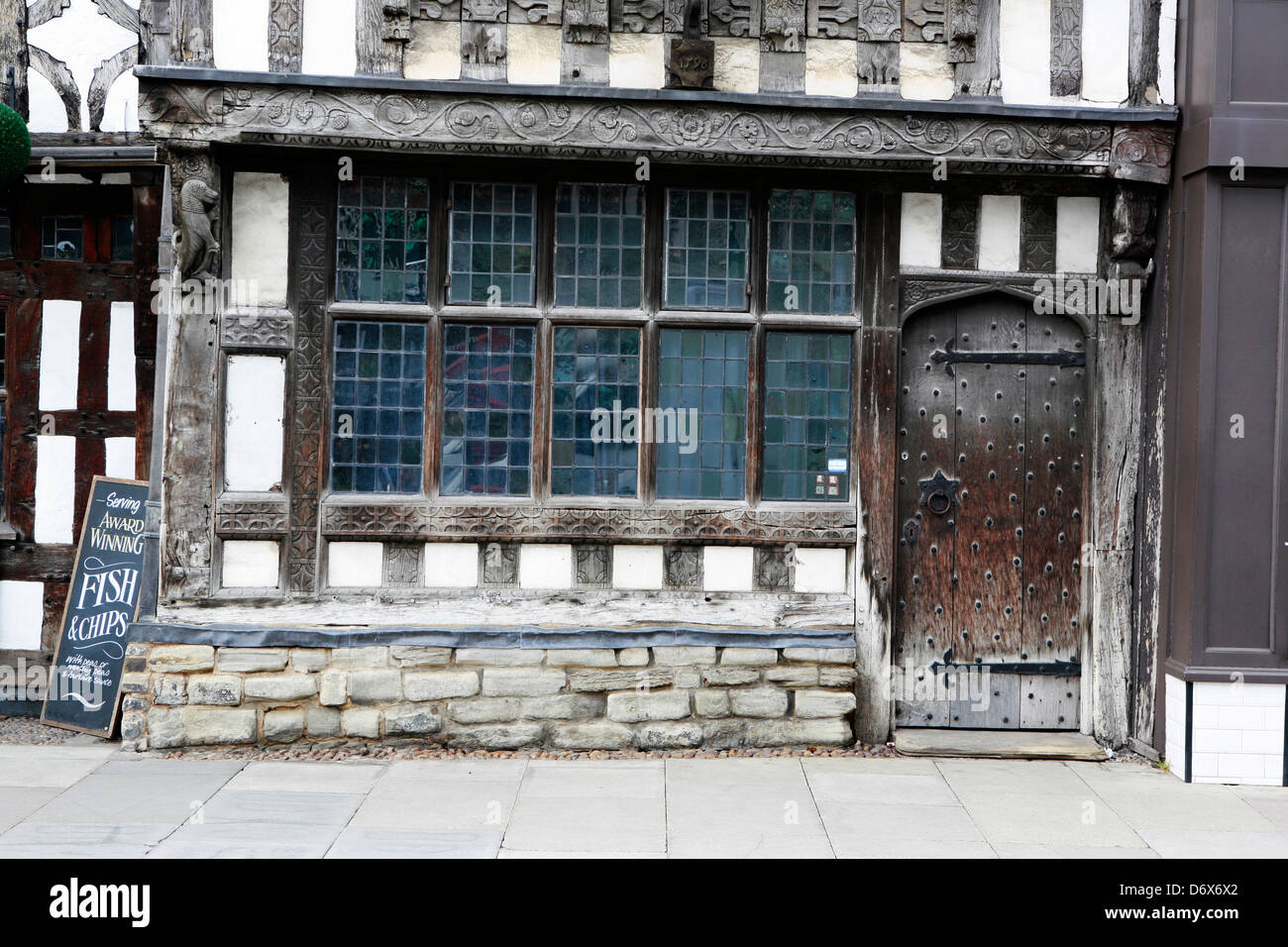Vieux bâtiment en bois avec des poutres apparentes en chêne Stratford Upon Avon. Banque D'Images