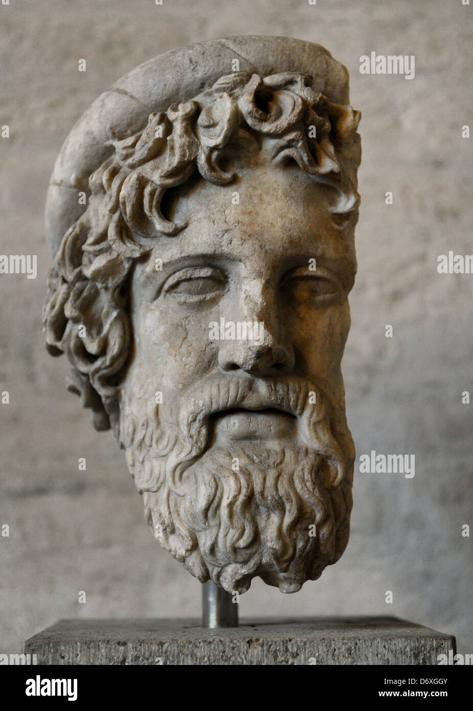 L'art grec à partir d'une tête de statue d'Asclépios, dieu de la guérison. La sculpture romaine après original d'environ 420 BC. Banque D'Images