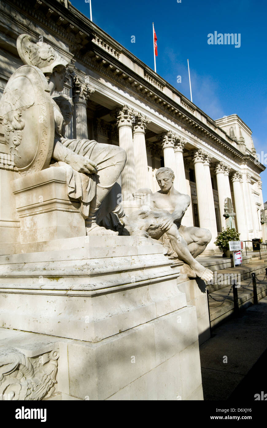 Détail de la sculpture classique 'Mining' par Albert Hodge 1912 Bâtiment de l'université de Cardiff au Pays de Galles cardiff cathays park Banque D'Images
