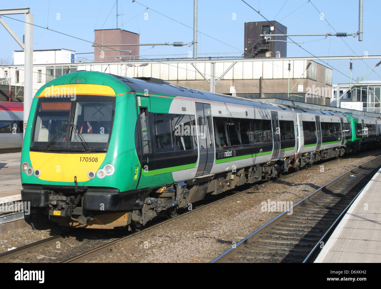 Class 170 turbostar diesel quittant la gare de Wolverhampton avec un passager service exploité par London Midland. Banque D'Images