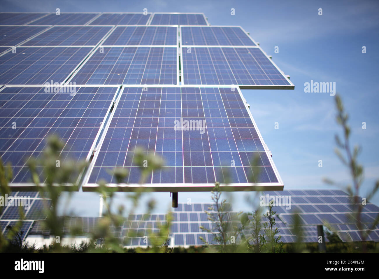 Nordhackstedt, Allemagne, ferme solaire composé de systèmes de suivi Banque D'Images