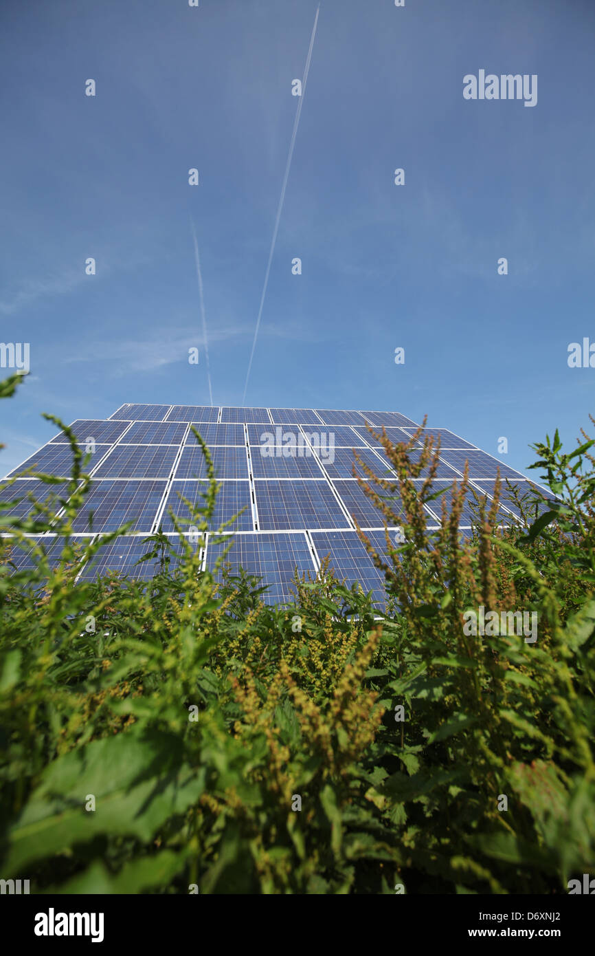 Nordhackstedt, Allemagne, ferme solaire composé de systèmes de suivi Banque D'Images