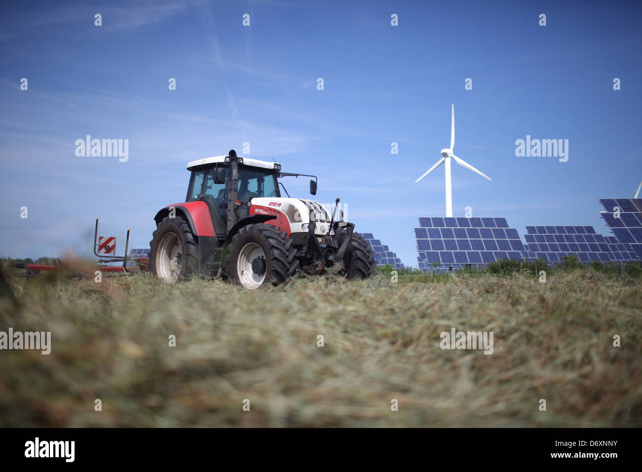 Nordhackstedt, Allemagne, ferme solaire composé de systèmes de suivi Banque D'Images