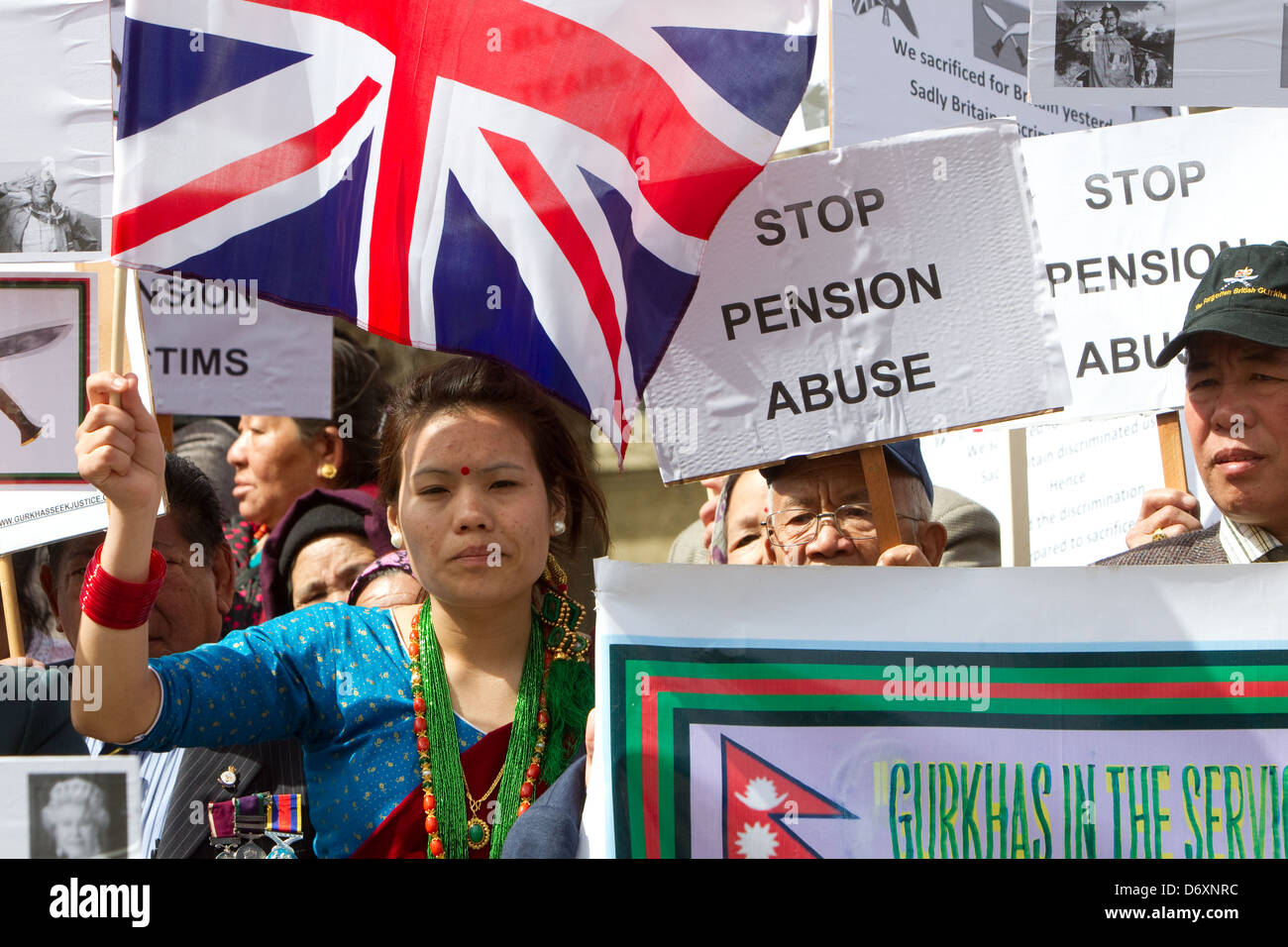 Des centaines de protestation devant le Parlement à Gurkhas demande au gouvernement de changer de position sur la pleine citoyenneté et droits à pension Banque D'Images