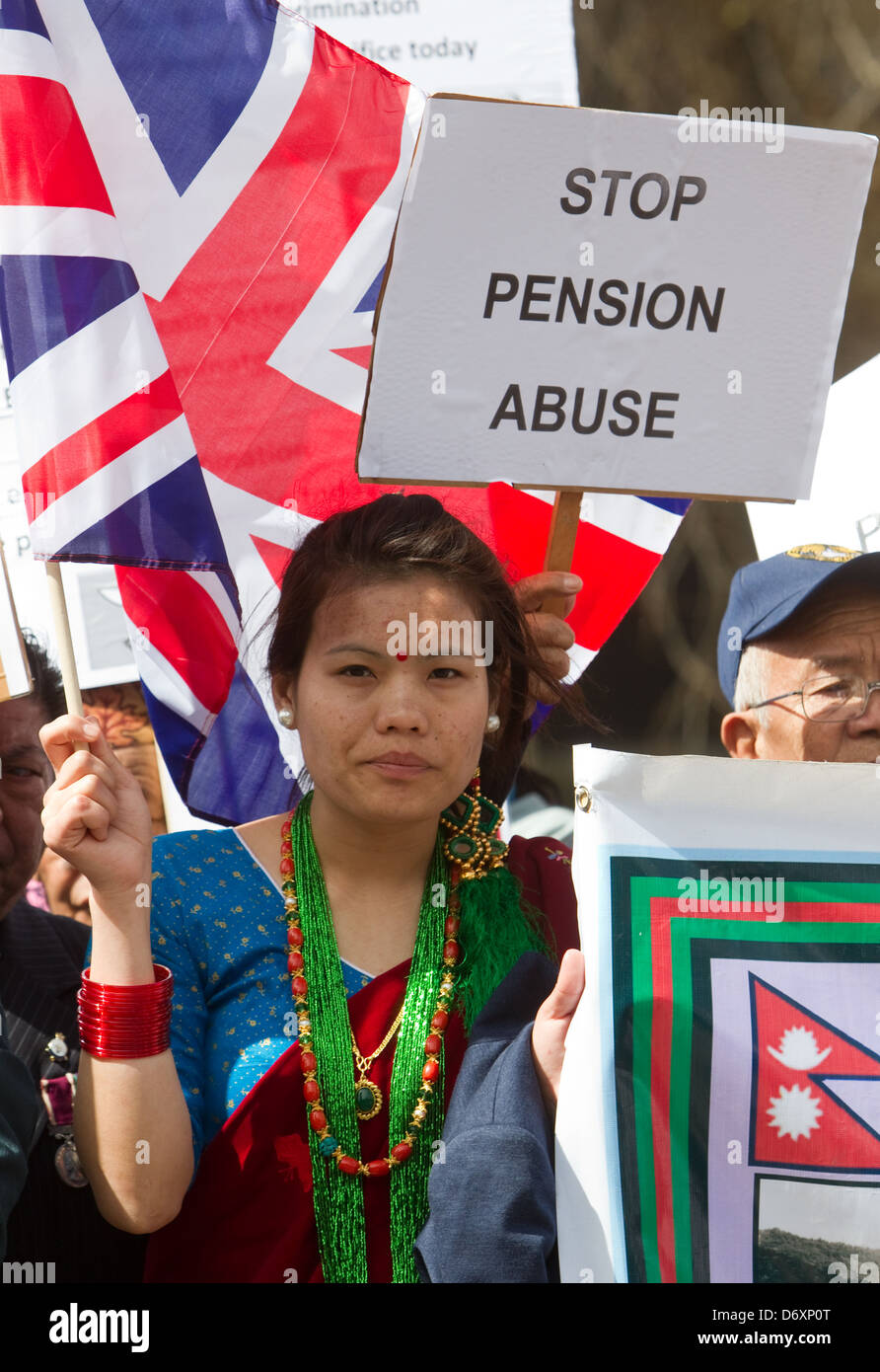Des centaines de protestation devant le Parlement à Gurkhas demande au gouvernement de changer de position sur la pleine citoyenneté et droits à pension Banque D'Images