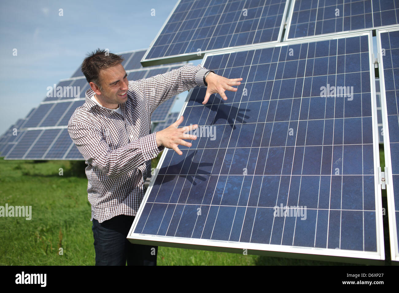 Nordhackstedt, Allemagne, ferme solaire composé de systèmes de suivi Banque D'Images