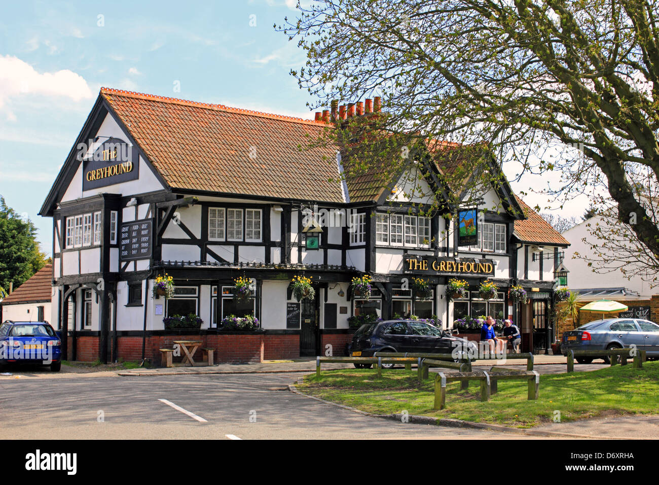 Le Greyhound pub à Weston vert, ESHER, Surrey, Angleterre, Royaume-Uni. Banque D'Images