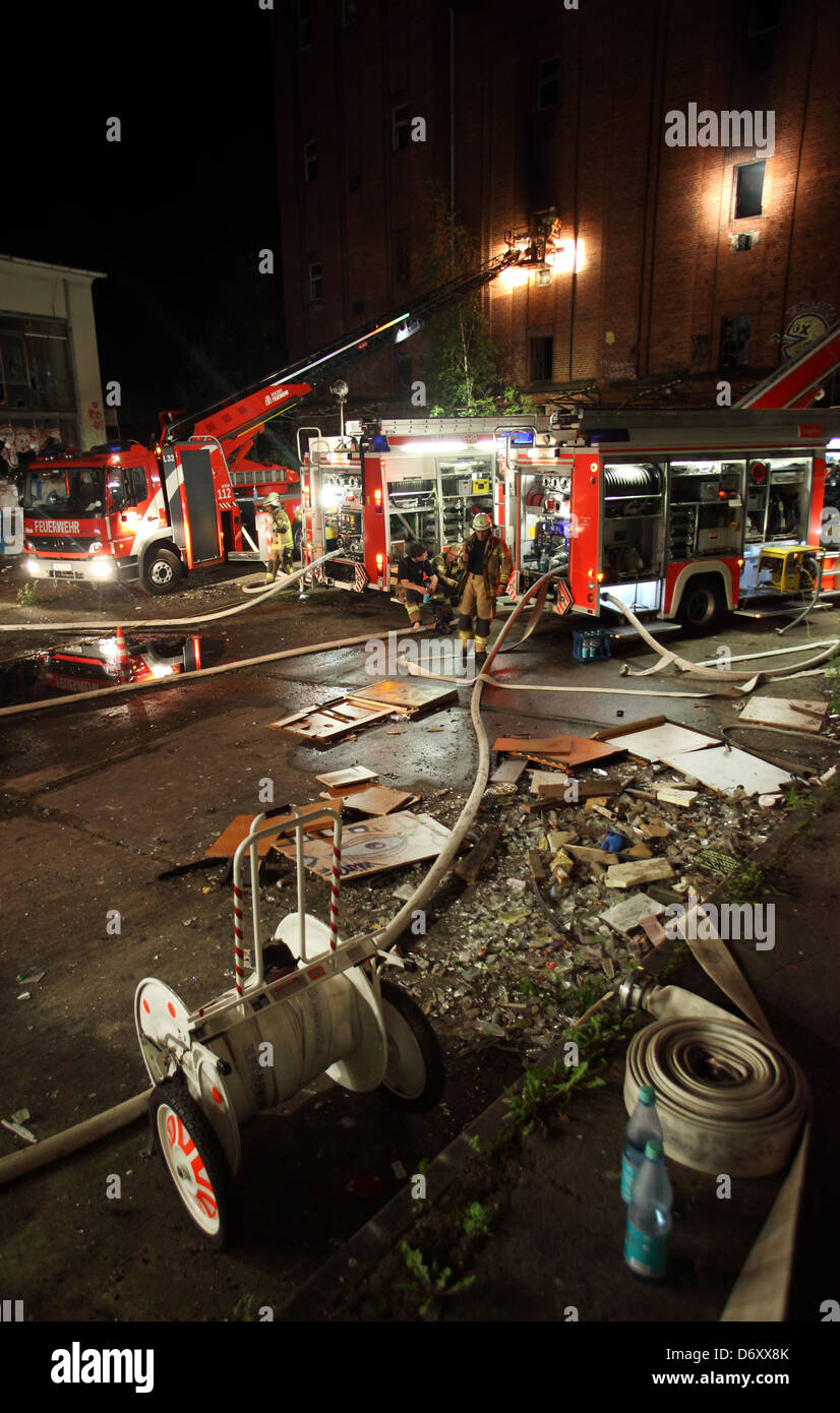 Berlin, Allemagne, les camions de pompiers sur les lieux d'incendie Banque D'Images