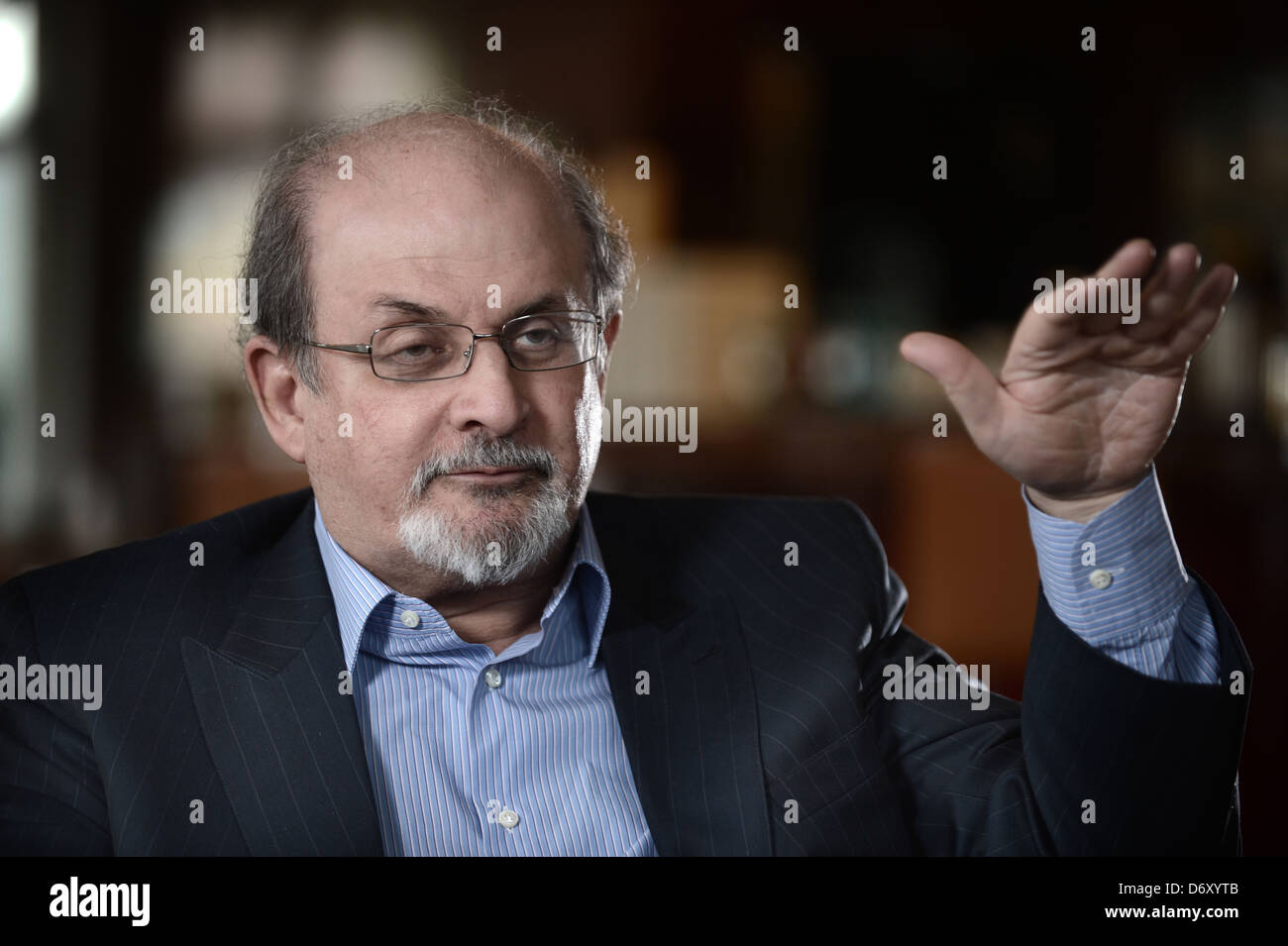 Berlin, Allemagne, l'écrivain Salman Rushdie, dans une interview Banque D'Images